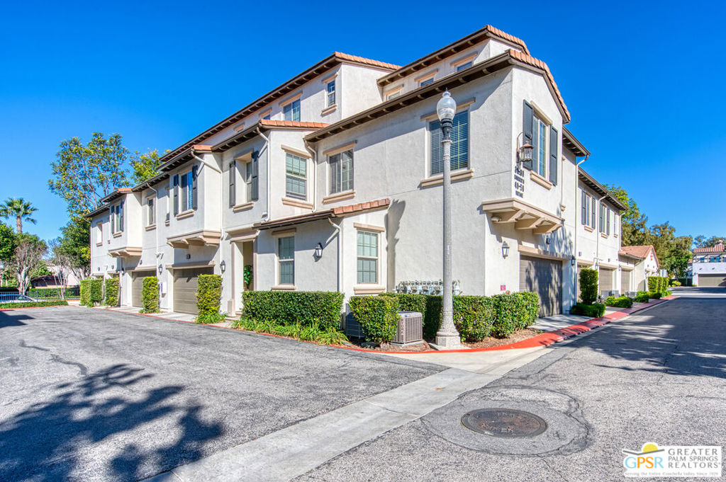 Residential for sale at 50 Vintage, Irvine CA featuring 3 beds and 3 baths