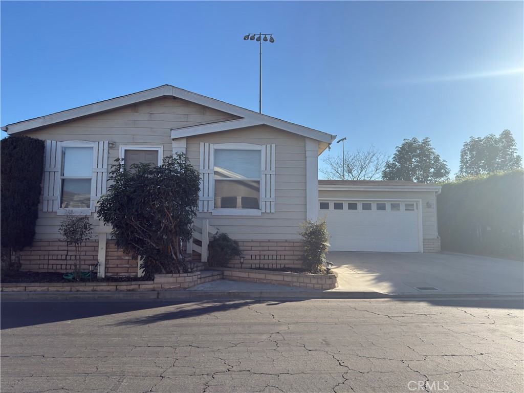 Manufactured In Park for sale at 10550 Western, Stanton CA featuring 3 beds and 2 baths