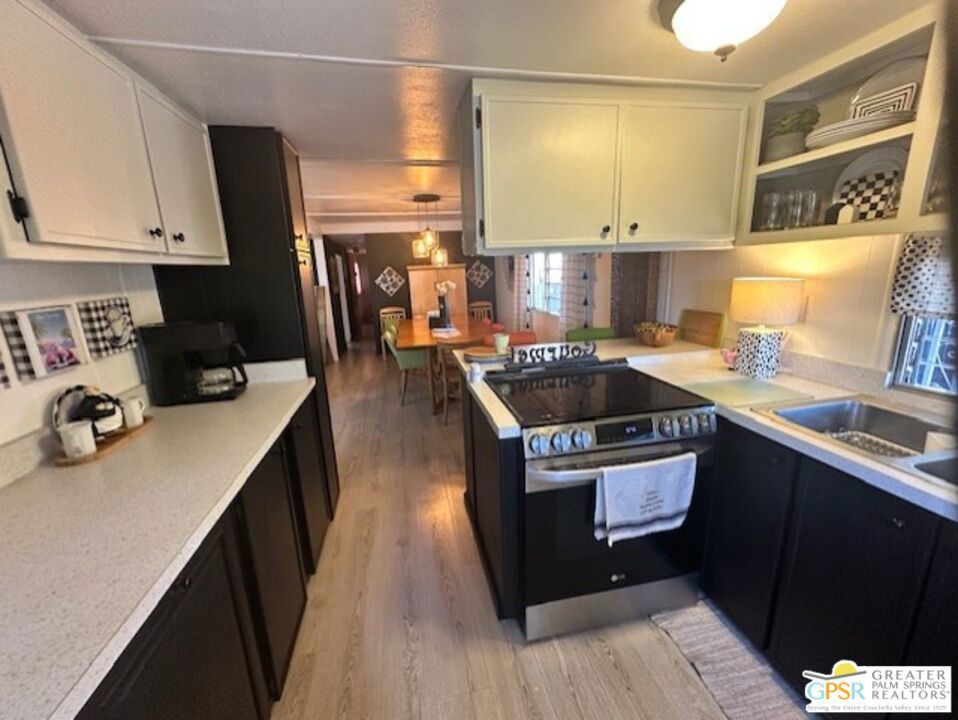 Manufactured In Park for sale at 13 Lincoln Avenue, Cathedral City CA featuring 2 beds and 1 bath