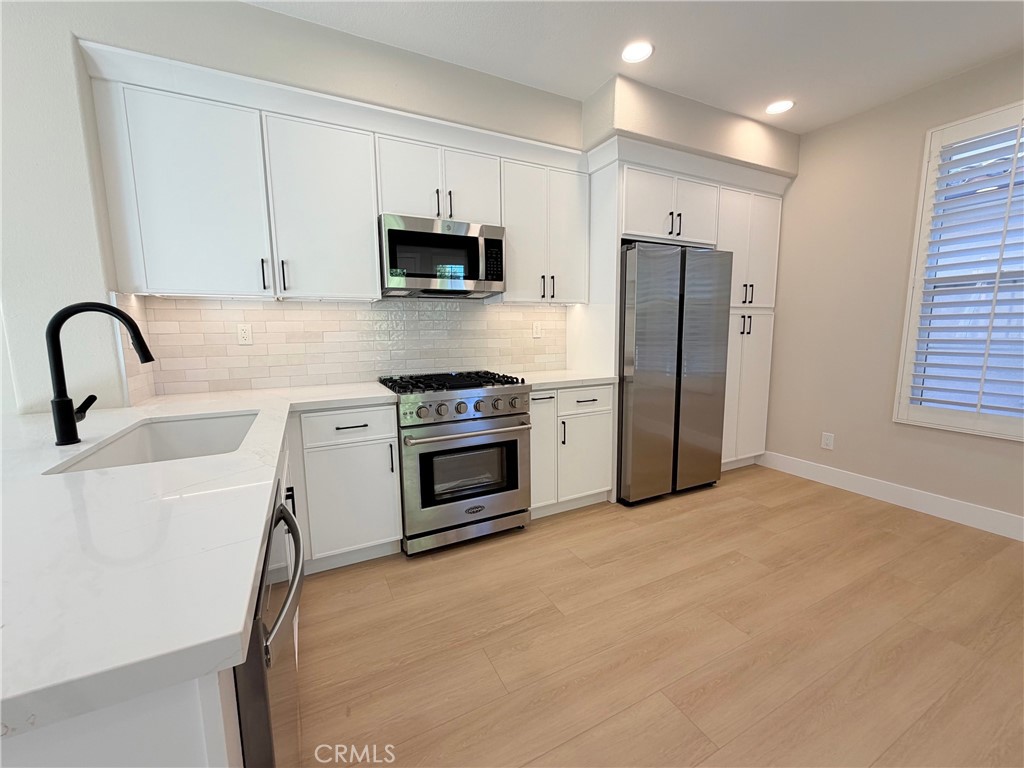 Residential Lease for rent at 302 Tall Oak, Irvine CA featuring 3 beds and 4 baths