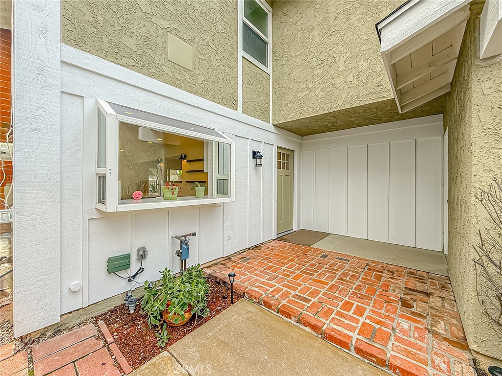 Residential Lease for rent at 5625 Slicers, Agoura Hills CA featuring 3 beds and 3 baths