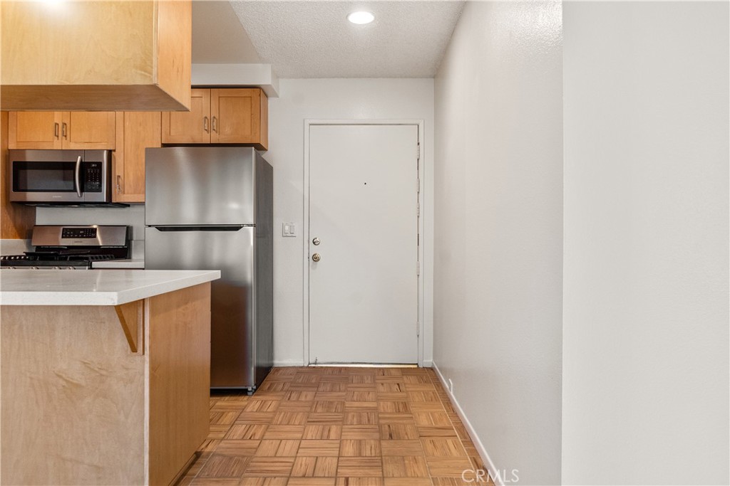 Residential Lease for rent at 600 Monterey Boulevard 5, Hermosa Beach CA featuring 2 beds and 2 baths