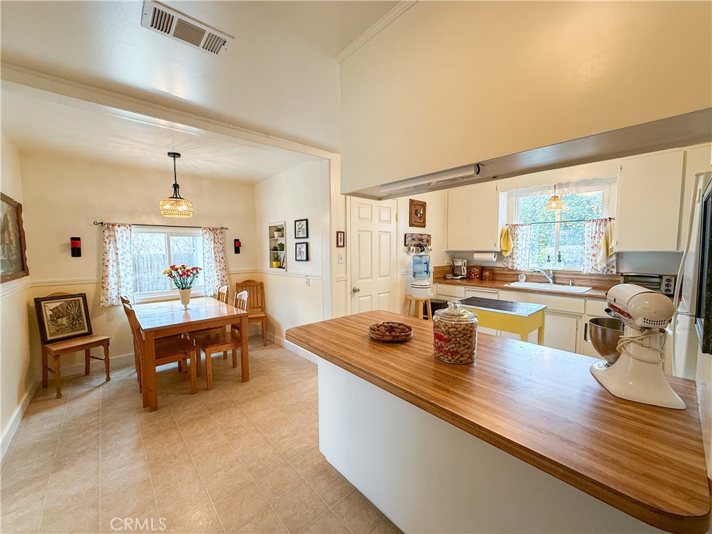 Residential for sale at 674 Wallis Avenue, Gustine CA featuring 2 beds and 1 bath