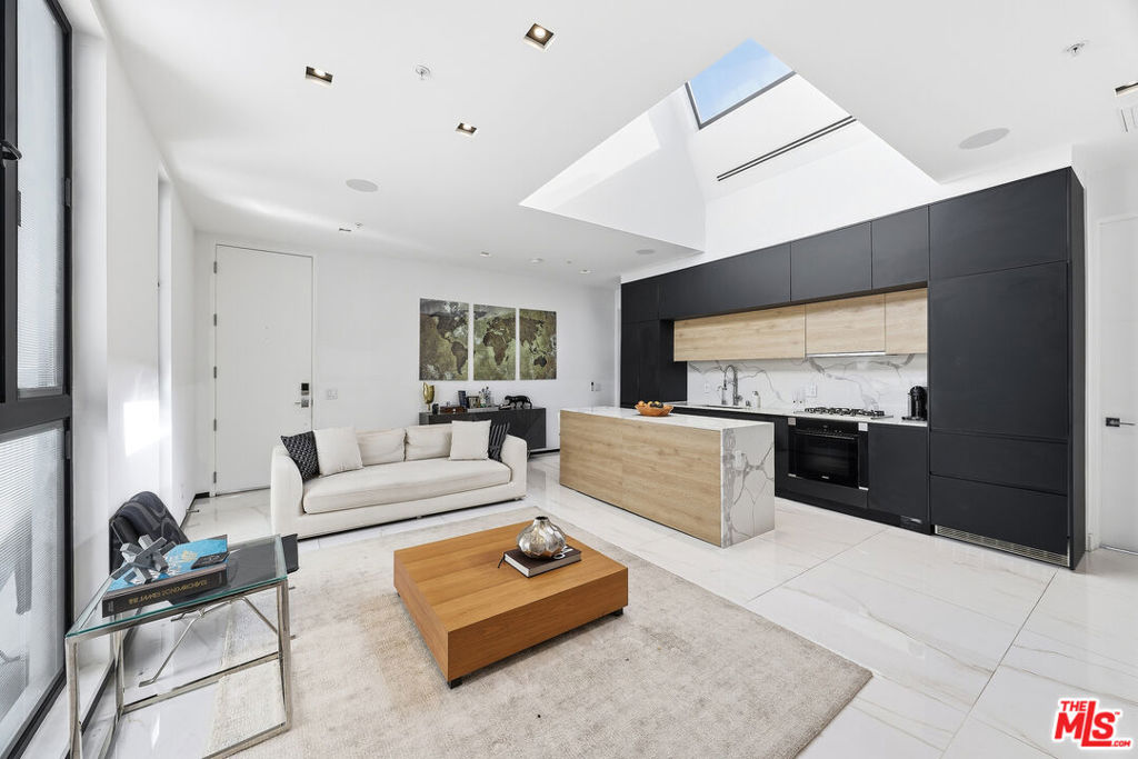 Residential Lease for rent at 1253 N Sweetzer Avenue 7, West Hollywood CA featuring 1 bed and 1 bath