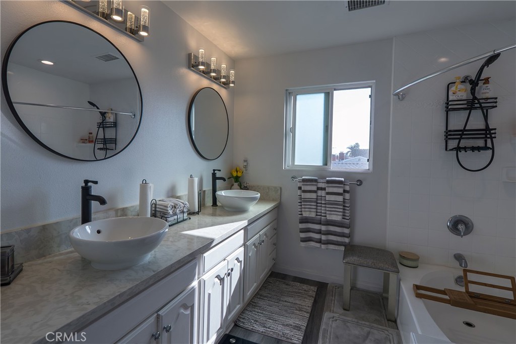 Active for sale at Lakewood, CA, Lakewood, CA CA and 4 baths