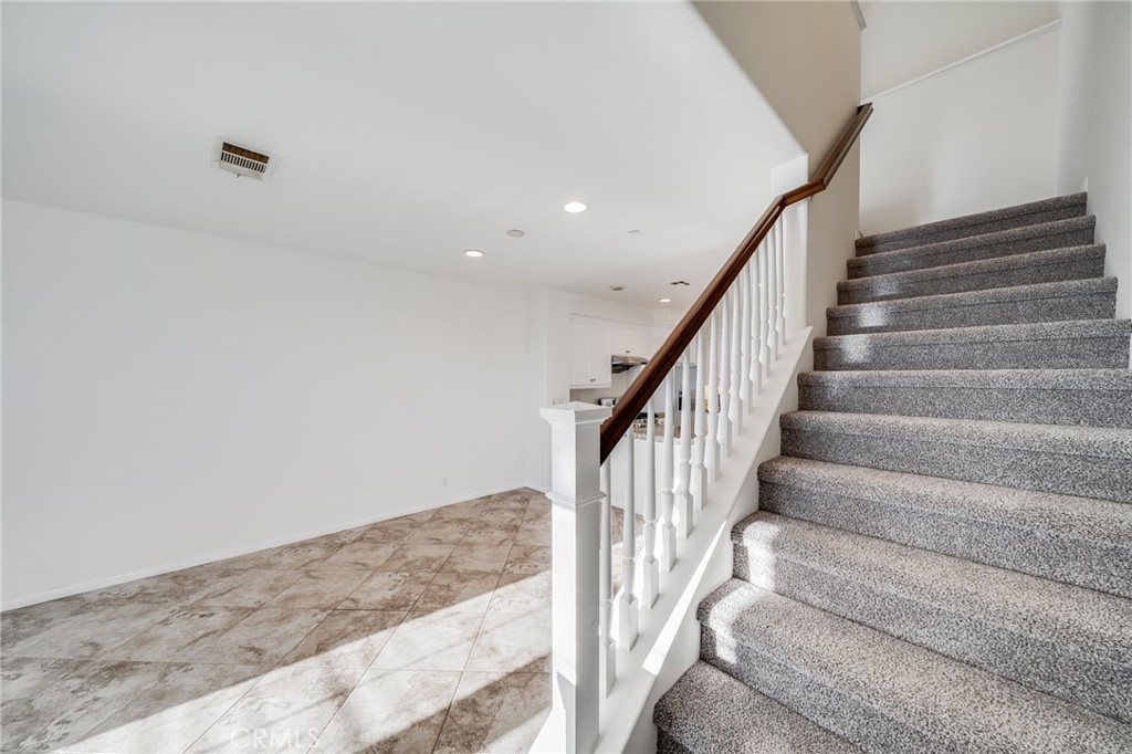 Residential Lease for rent at 814 Silk Tree, Irvine CA featuring 3 beds and 4 baths