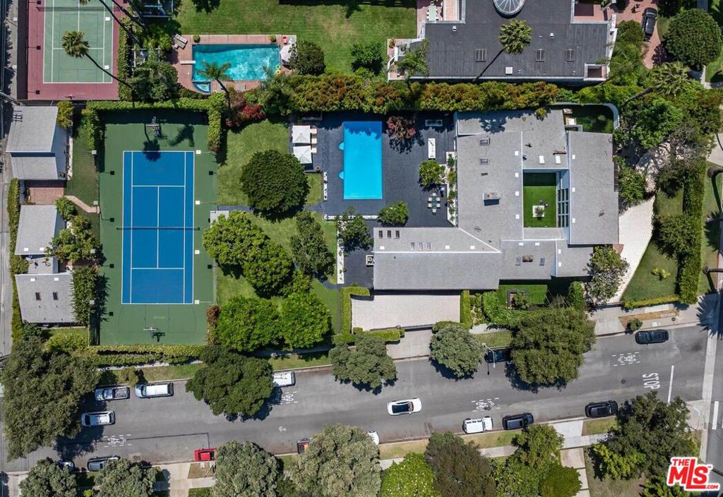 Residential Lease for rent at 624 N Beverly Drive, Beverly Hills CA featuring 7 beds and 7 baths