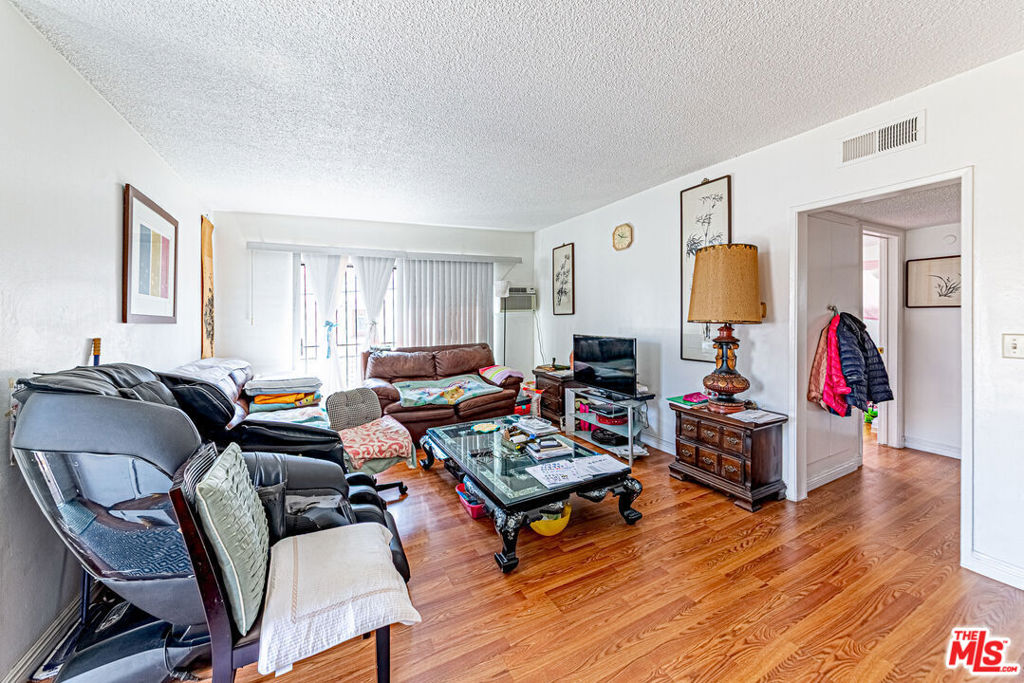 Residential Income for sale at 940 S Gramercy Place, Los Angeles CA featuring 10 beds and 8 baths