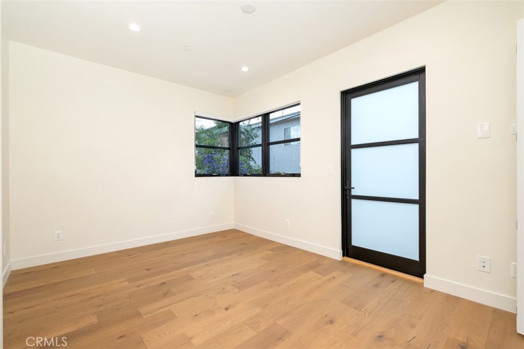 Residential for sale at 822 S Plymouth 4, Los Angeles CA featuring 4 beds and 4 baths