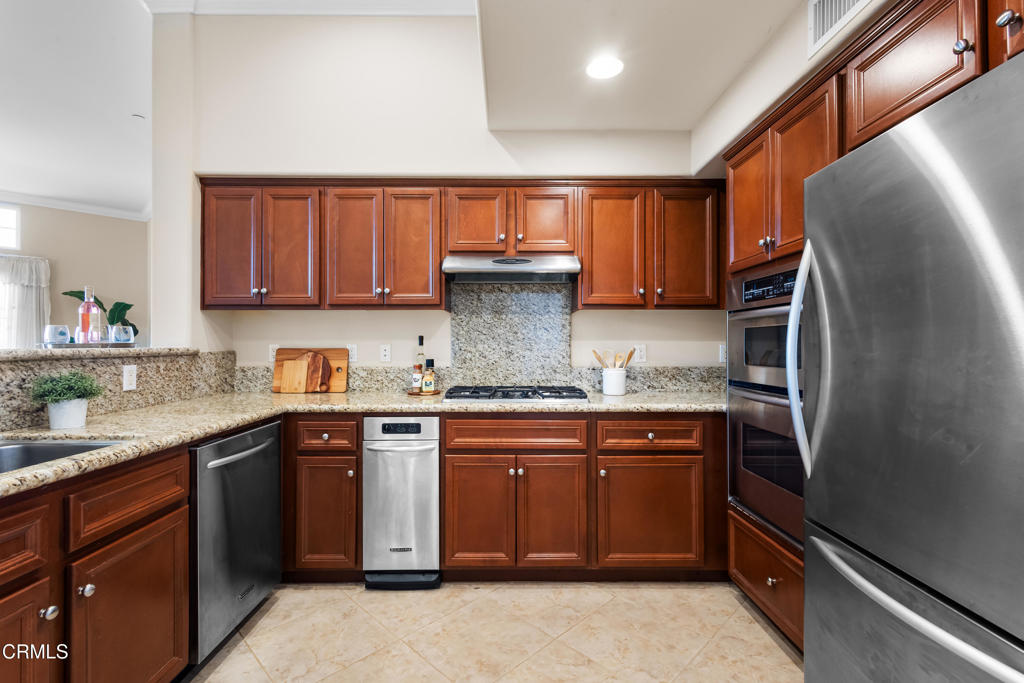 Residential Lease for rent at 4282 Tradewinds Drive, Oxnard CA featuring 2 beds and 3 baths