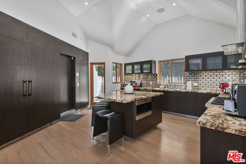 Residential for sale at 10110 Cielo Drive, Beverly Hills CA featuring 3 beds and 4 baths