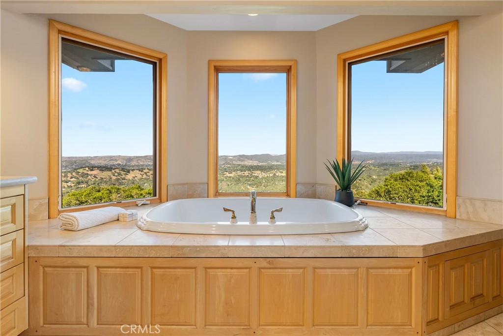 Residential Lease for rent at 10885 San Marcos, Atascadero CA featuring 4 beds and 4 baths