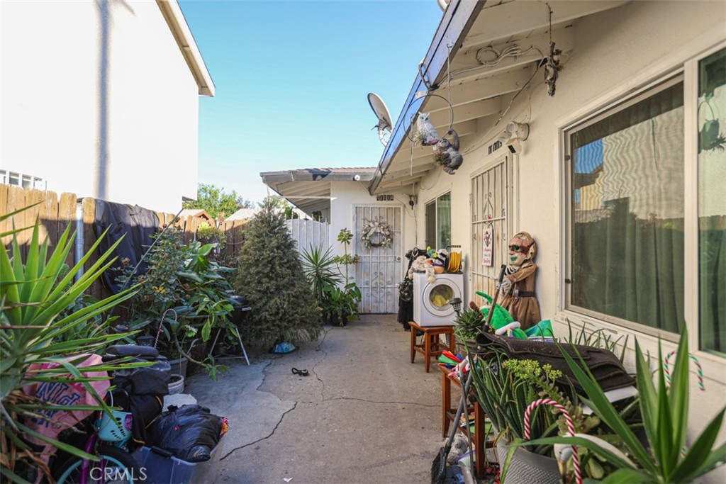 Residential Income for sale at 11114 Willowbrook Avenue, Los Angeles CA