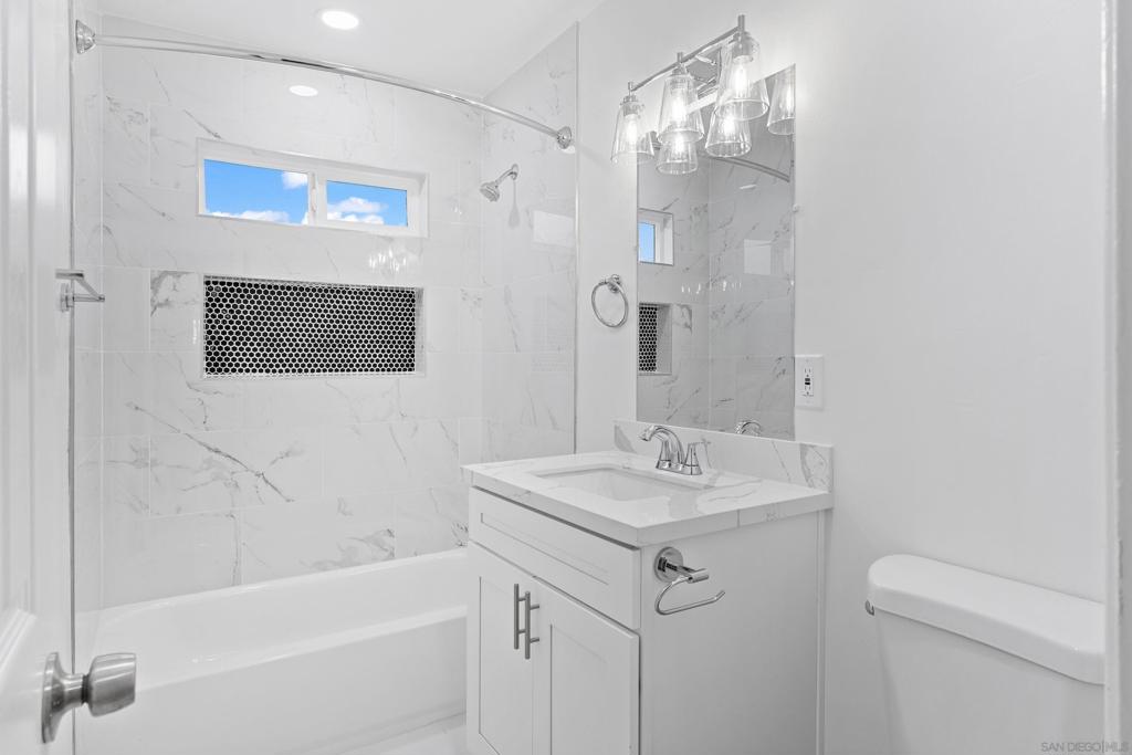 Residential Lease for rent at 3821 Marlborough Ave, San Diego CA featuring 2 beds and 1 bath