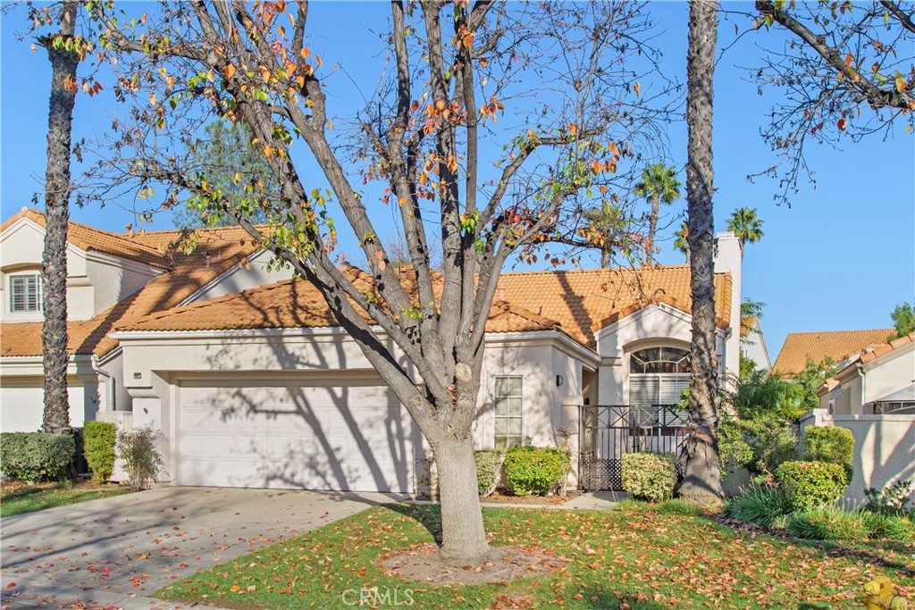 Residential for sale at 40502 Corte Lucia, Murrieta CA featuring 3 beds and 2 baths