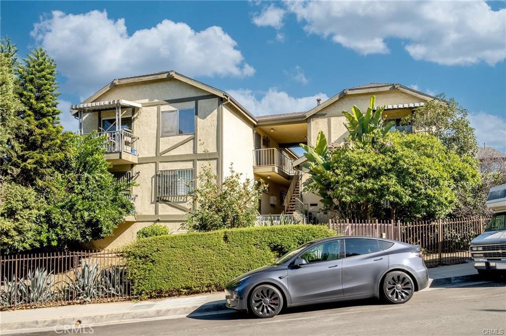Residential for sale at 3022 Valle Vista 6, Los Angeles CA featuring 1 bed and 1 bath