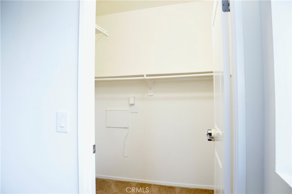 Residential Lease for rent at 1358 Scholarship, Irvine CA featuring 1 bed and 1 bath