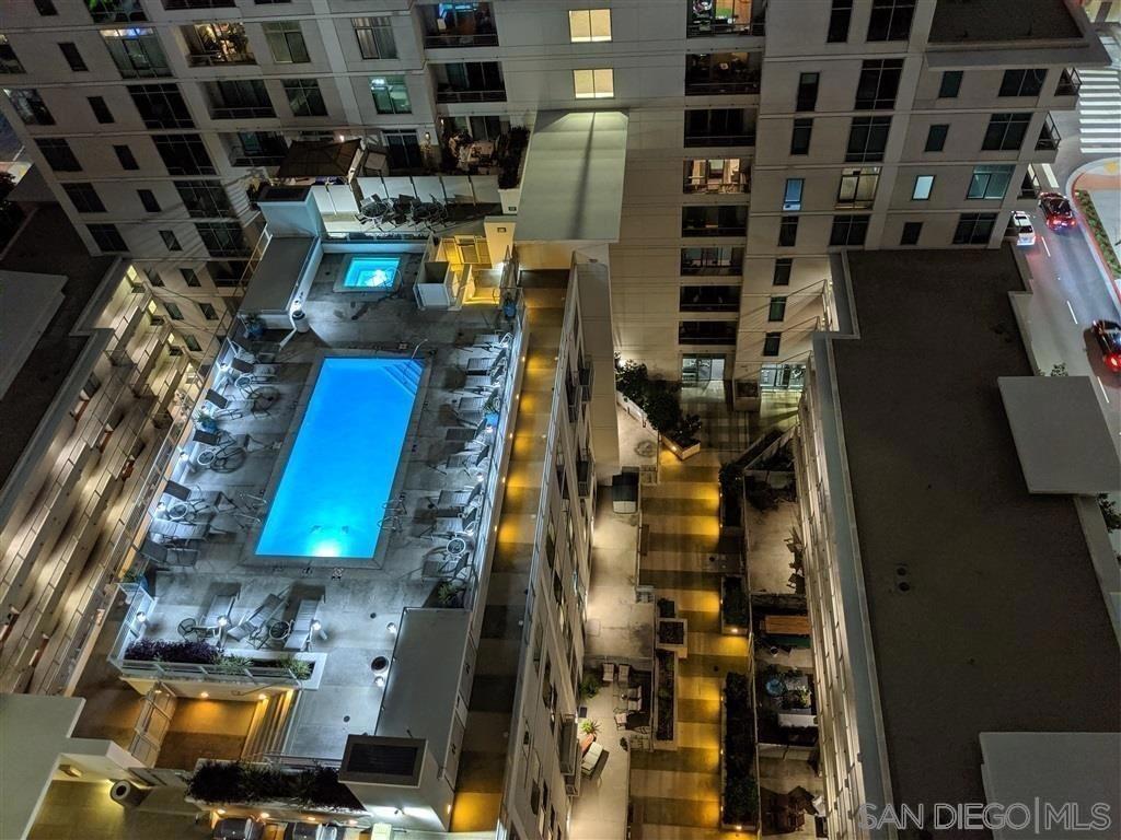 Residential Lease for rent at 425 W Beech St 1157, San Diego, San Diego County CA featuring 2 beds and 1 bath