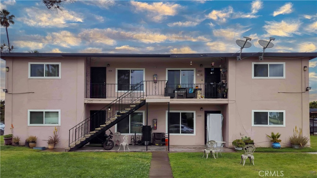 Residential Lease for rent at 1724 Crofton Lane, Escondido CA featuring 2 beds and 2 baths