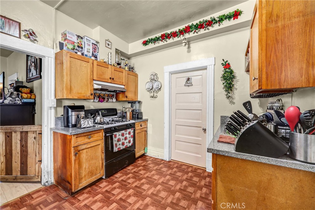 Residential for sale at 614 E 21st, Los Angeles CA featuring 5 beds and 2 baths