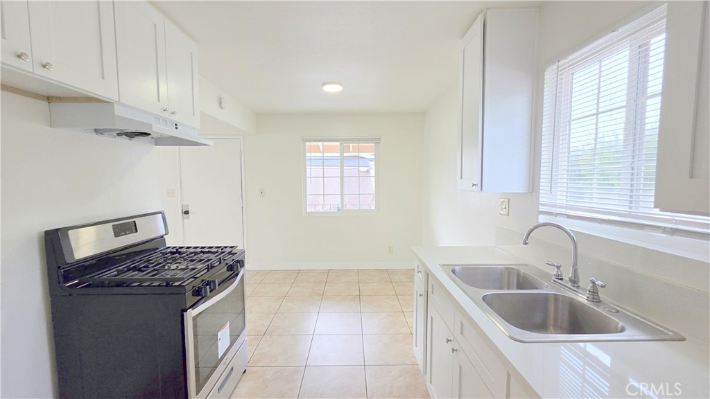 Residential Lease for rent at 2325 Angela Street 4, Pomona CA featuring 3 beds and 2 baths