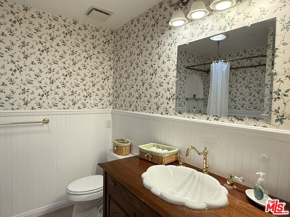 Residential Lease for rent at 30556 Rainbow View Drive, Agoura Hills CA featuring 3 beds and 2 baths