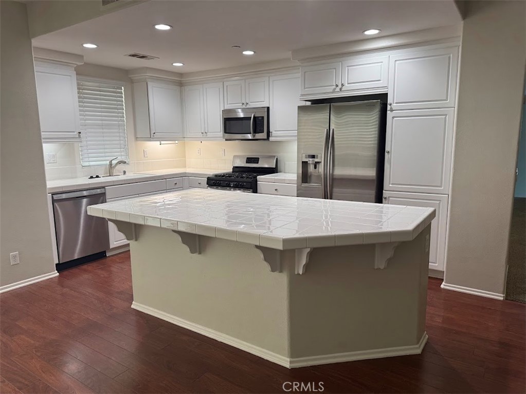 Residential Lease for rent at 8152 Parkside, Chino CA featuring 2 beds and 2 baths