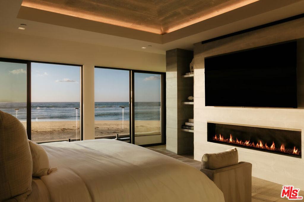 Residential for sale at 3000 Sandy Lane, Del Mar CA featuring 4 beds and 5 baths