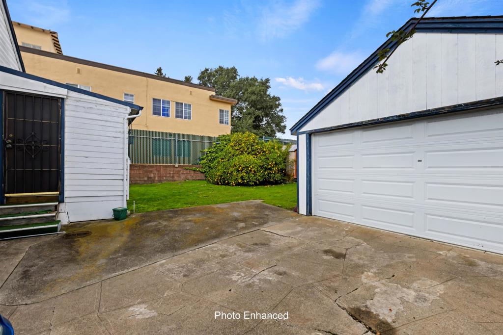 Residential for sale at 3200 Brookdale Ave, Oakland CA featuring 2 beds and 1 bath