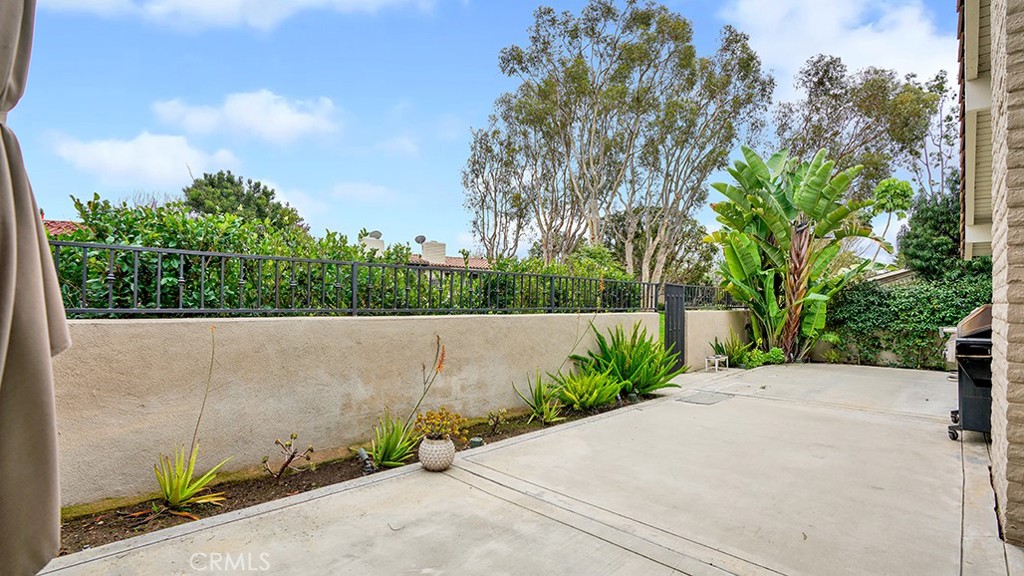 Residential for sale at 2208 Fortuna, Newport Beach CA featuring 3 beds and 2 baths