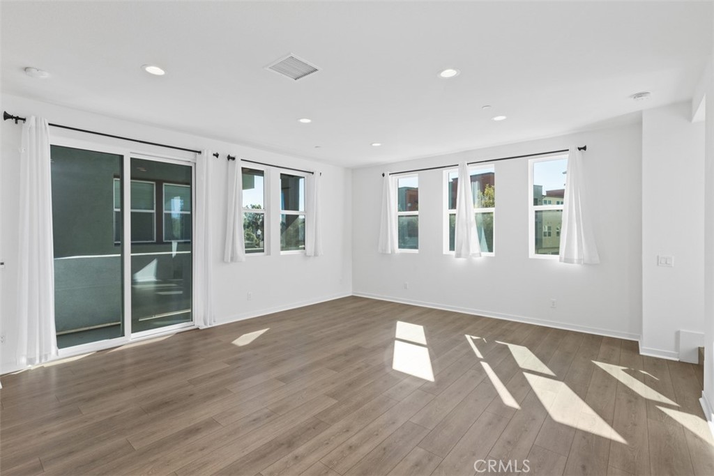 Residential Lease for rent at 109 Mirth, Irvine CA featuring 2 beds and 3 baths