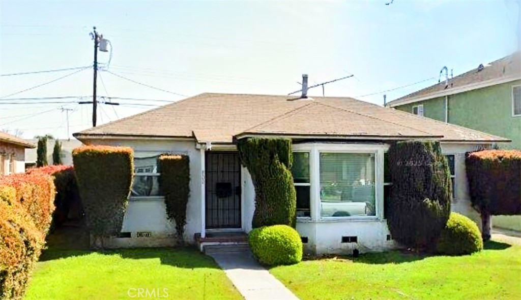 Residential for sale at 800 N Kalsman Ave., Compton CA featuring 3 beds and 1 bath