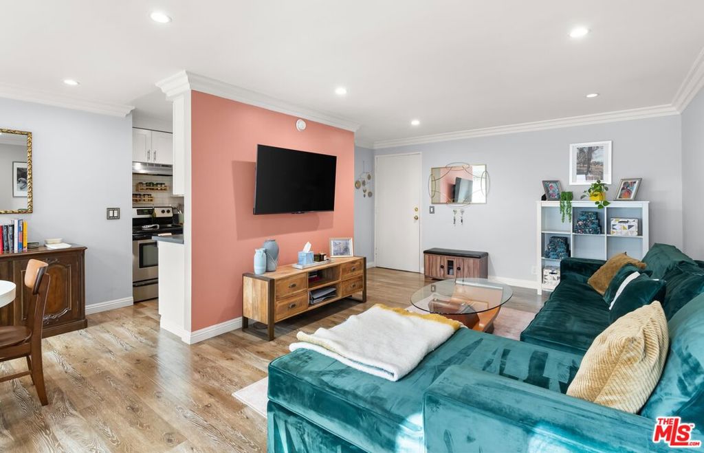 Residential for sale at 525 N Sycamore Avenue 225, Los Angeles CA featuring 1 bed and 1 bath