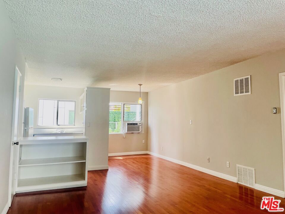 Residential Lease for rent at 941 N San Vicente Boulevard 2, West Hollywood CA featuring 1 bed and 1 bath
