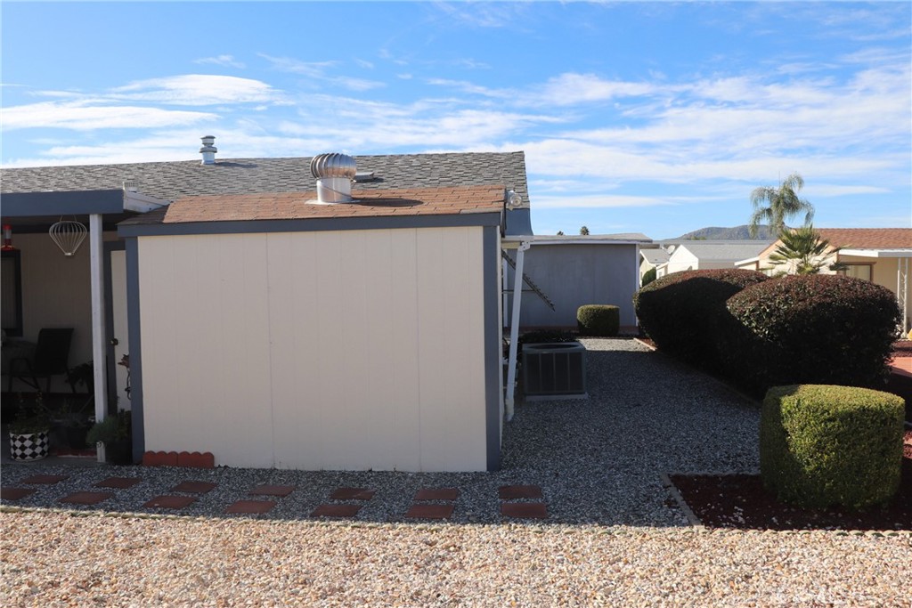 Manufactured In Park for sale at 1250 N Kirby, Hemet CA featuring 2 beds and 2 baths