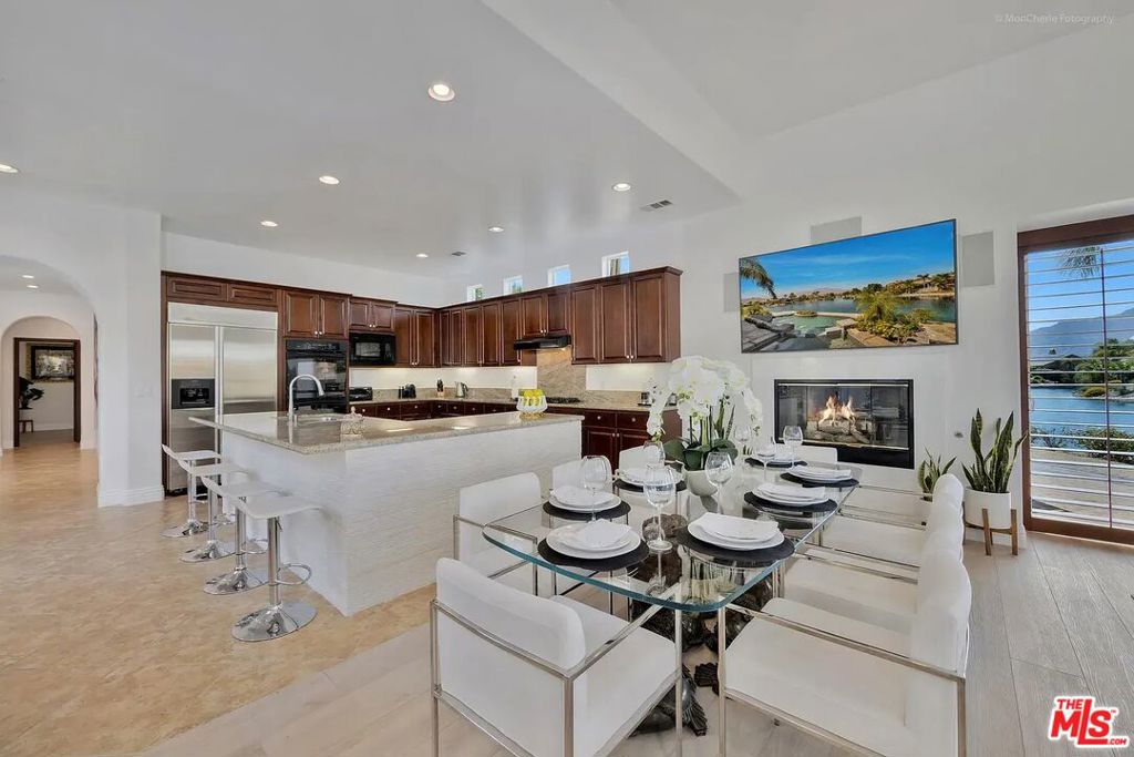 Residential Lease for rent at 14 Via Santa Velera, Rancho Mirage CA featuring 4 beds and 5 baths