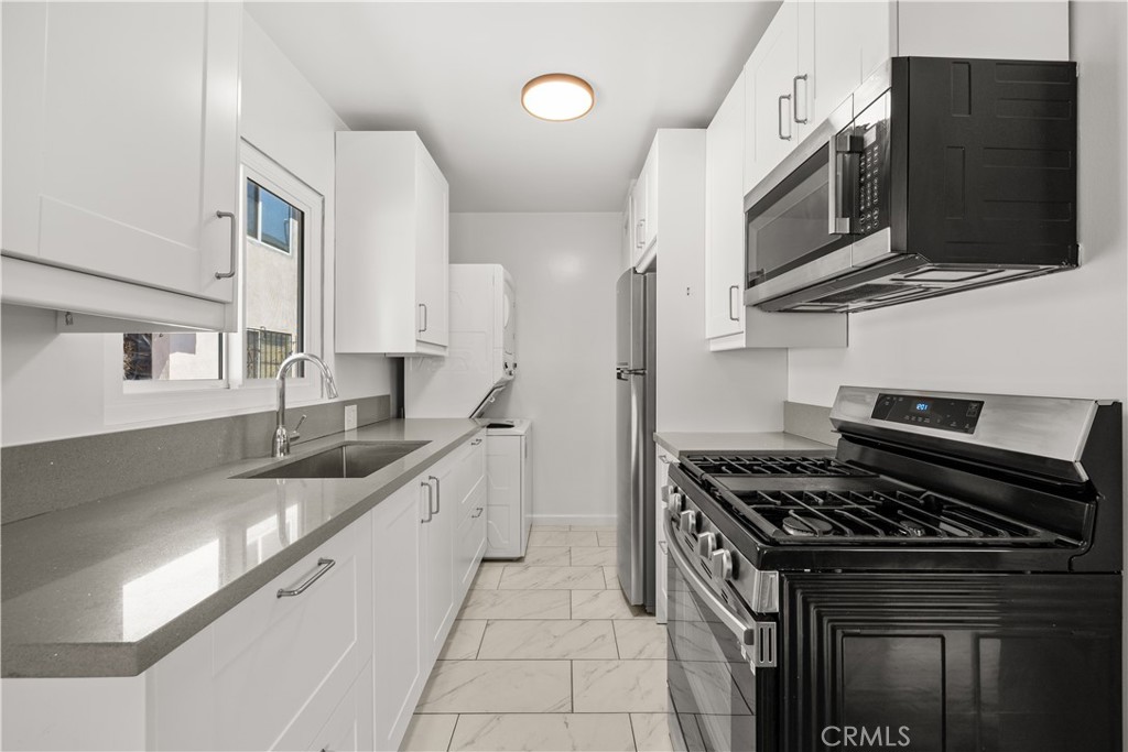 Residential for sale at 2725 Obama, Los Angeles CA featuring 5 beds and 5 baths