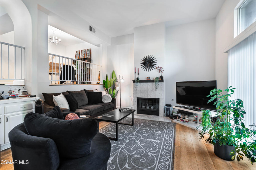 Residential Lease for rent at 279 Skyline Drive, Thousand Oaks CA featuring 3 beds and 3 baths