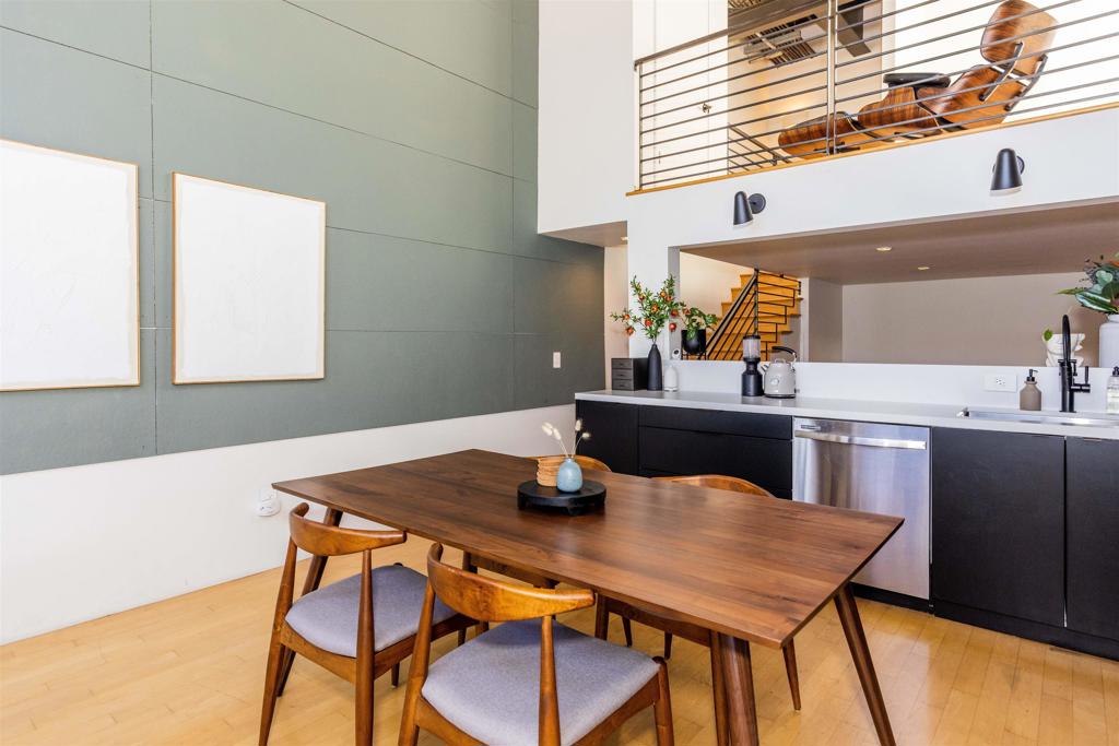 Residential Lease for rent at 2323 Magnolia St, Oakland CA featuring 1 bed and 2 baths