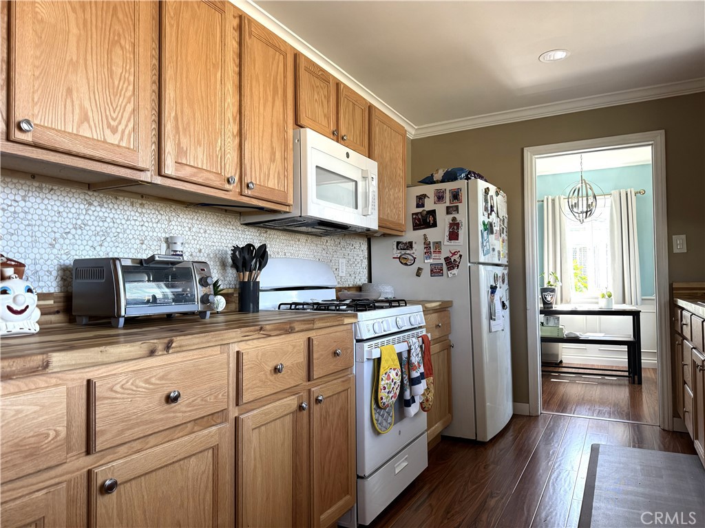 Residential for sale at 12122 Utah, South Gate CA featuring 2 beds and 1 bath