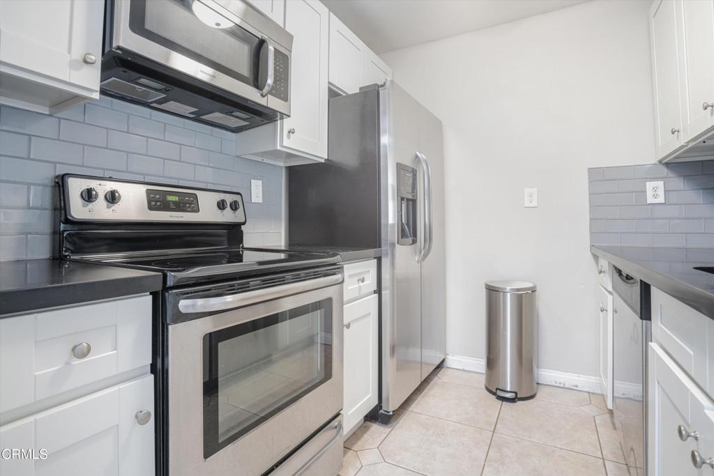 Residential Lease for rent at 8577 Rugby Drive 108, West Hollywood CA featuring 2 beds and 2 baths