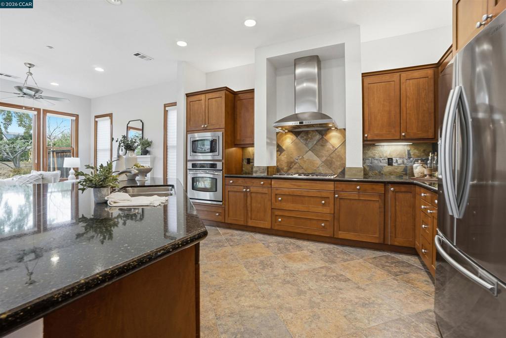 Residential for sale at 1613 California Trl, Brentwood CA featuring 2 beds and 3 baths