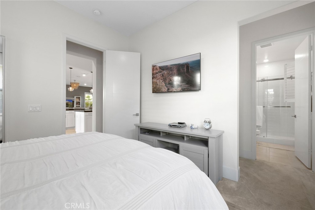 Residential Lease for rent at 70 Ray, Irvine CA featuring 4 beds and 6 baths