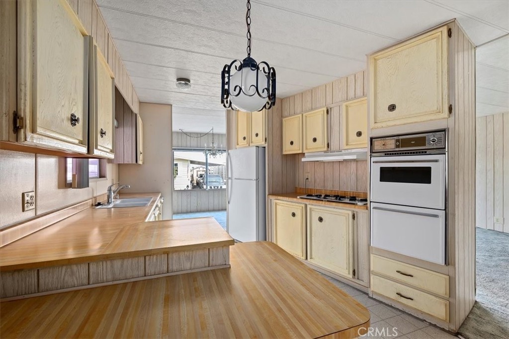 Manufactured In Park for sale at 54999 Martinez Trail 107, Yucca Valley CA featuring 2 beds and 2 baths