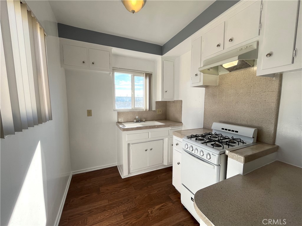 Residential Lease for rent at 4750 W Broadway N, Hawthorne CA and 1 bath