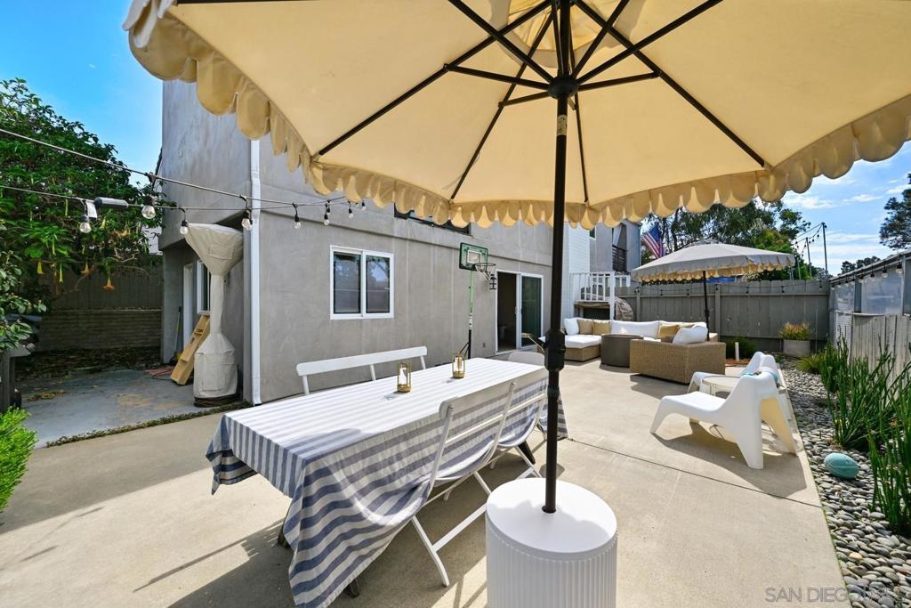 Residential Lease for rent at 533 Camino Del Mar, Del Mar CA featuring 2 beds and 3 baths