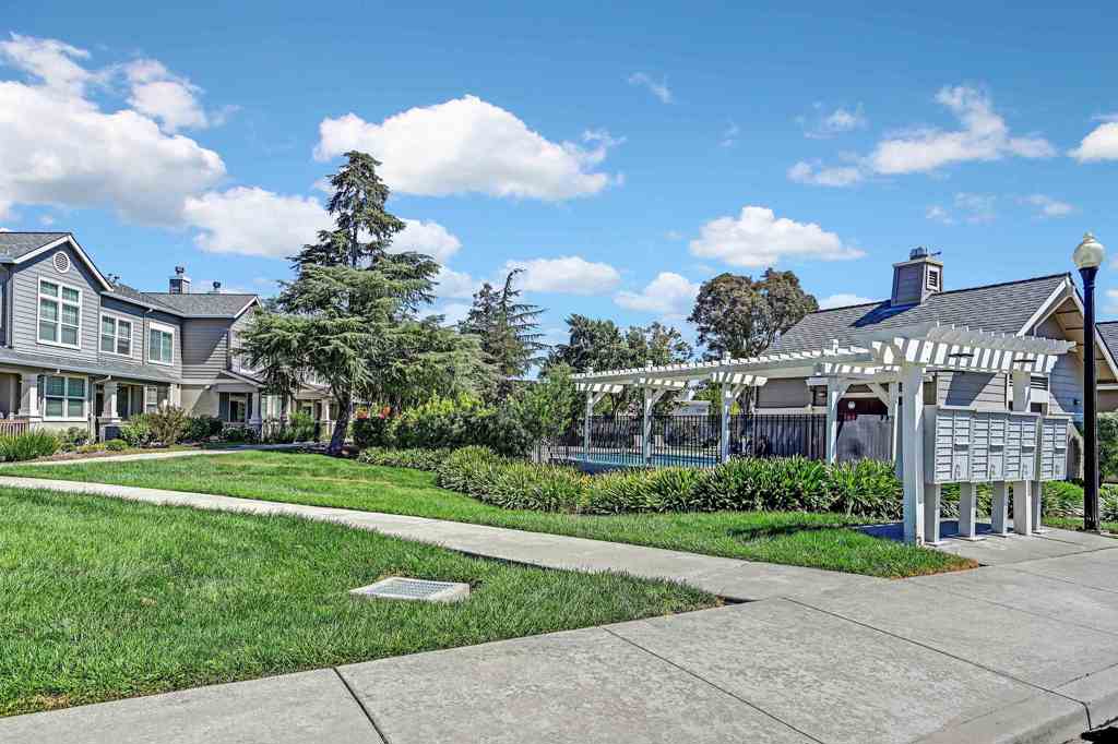 Residential for sale at 51 Bellington Cmn 8, Livermore CA featuring 2 beds and 2 baths