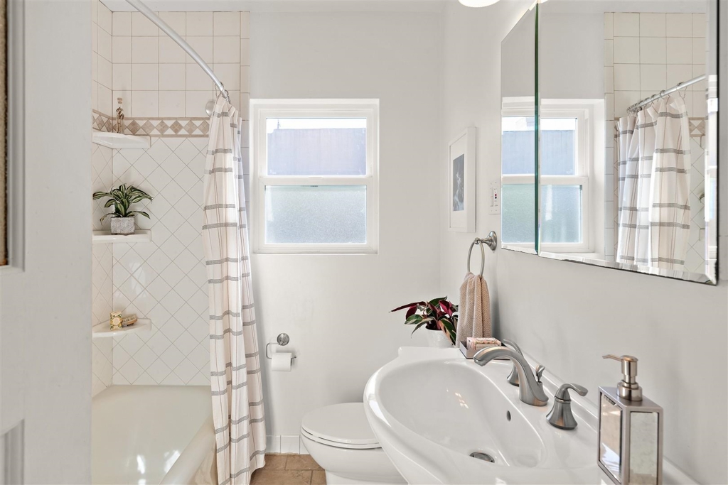 Residential for sale at 613 41St St, Richmond CA featuring 3 beds and 2 baths