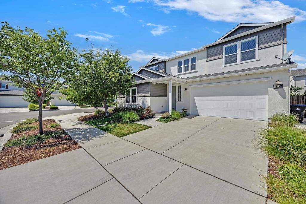 Residential for sale at 18499 Lewiston Dr, Lathrop CA featuring 4 beds and 4 baths