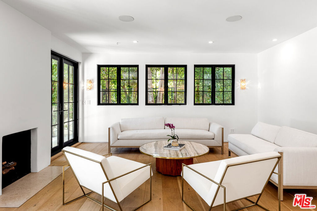 Residential Lease for rent at 1001 Hanover Drive, Beverly Hills CA featuring 4 beds and 6 baths